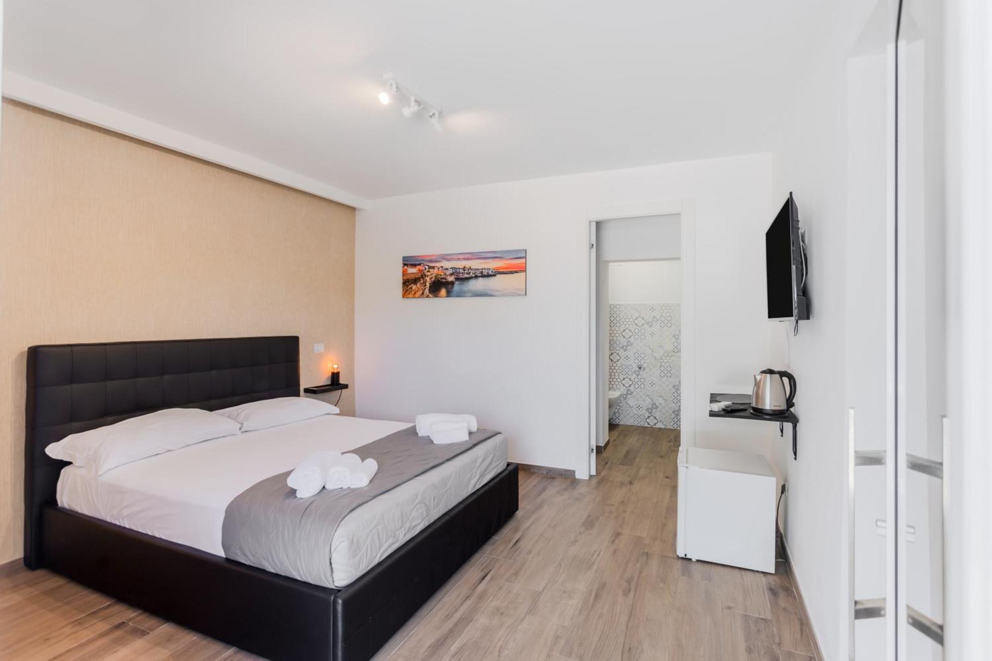Pietramare Luxury Suites Бари Экстерьер фото