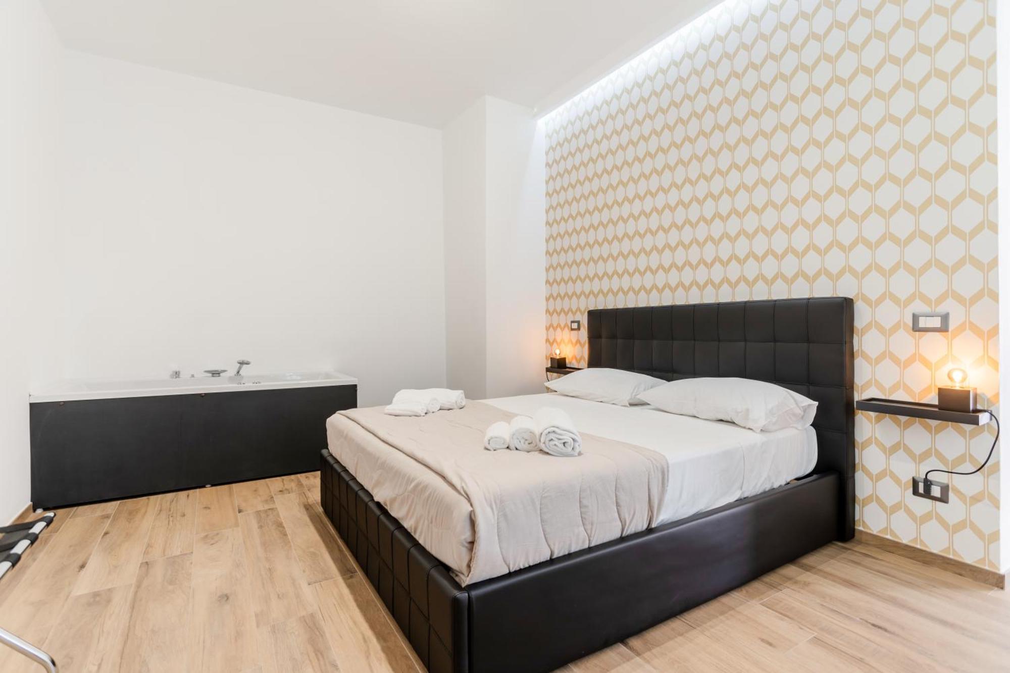 Pietramare Luxury Suites Бари Экстерьер фото
