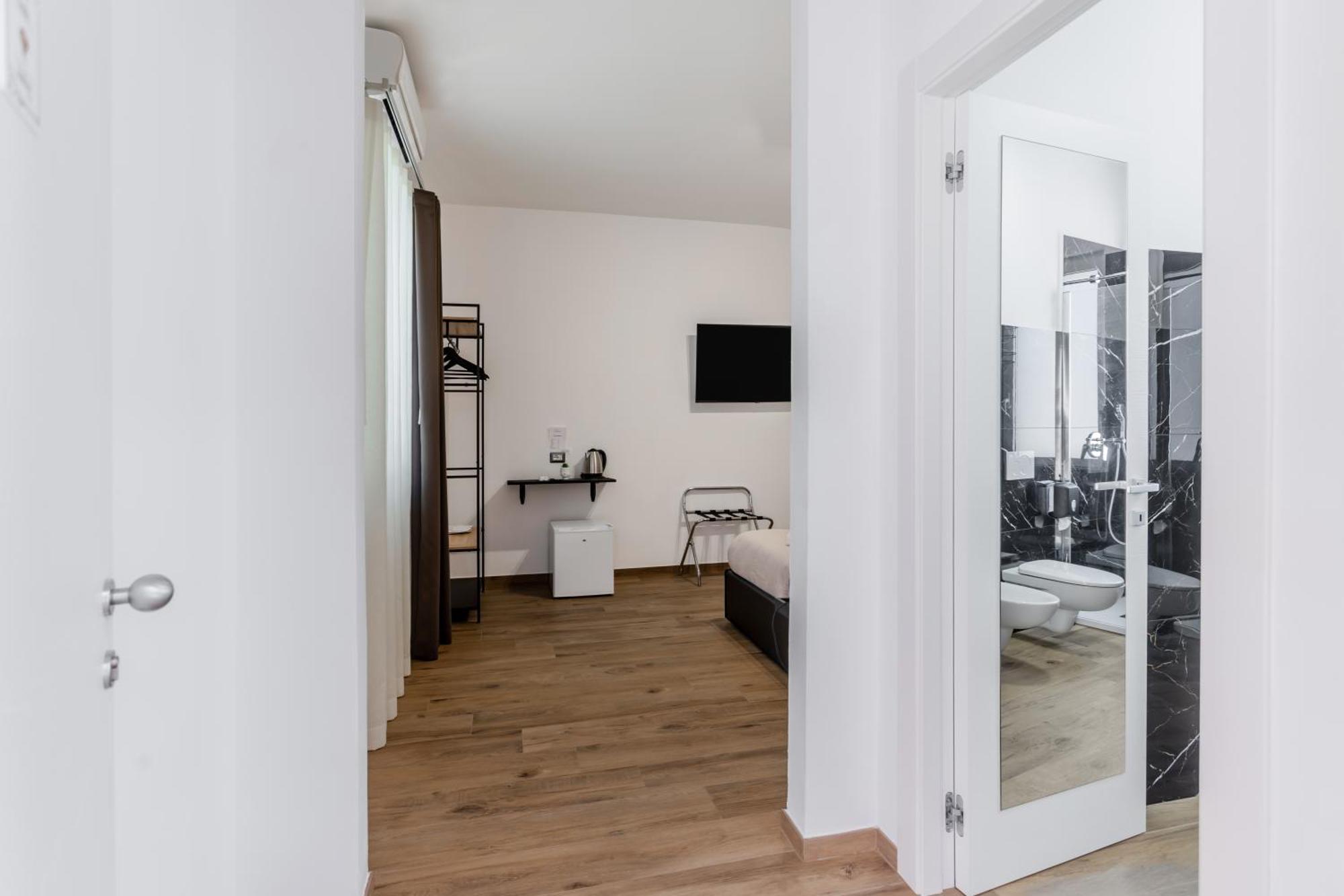 Pietramare Luxury Suites Бари Экстерьер фото
