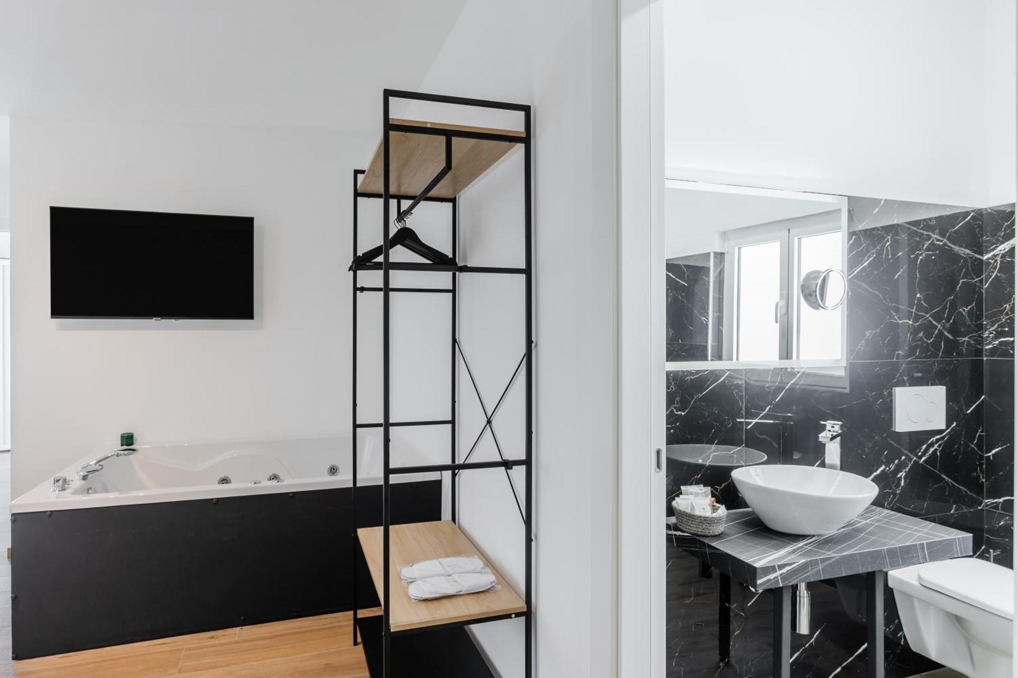 Pietramare Luxury Suites Бари Экстерьер фото