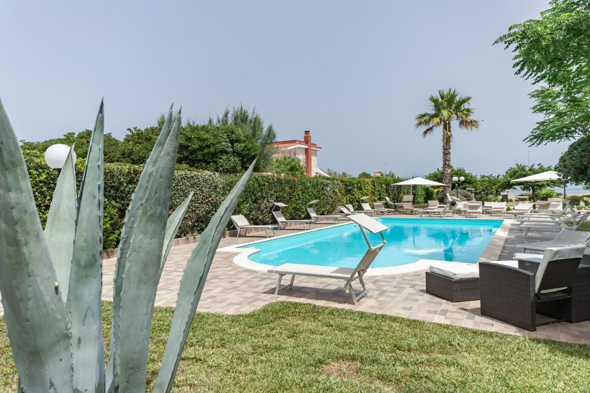 Pietramare Luxury Suites Бари Экстерьер фото