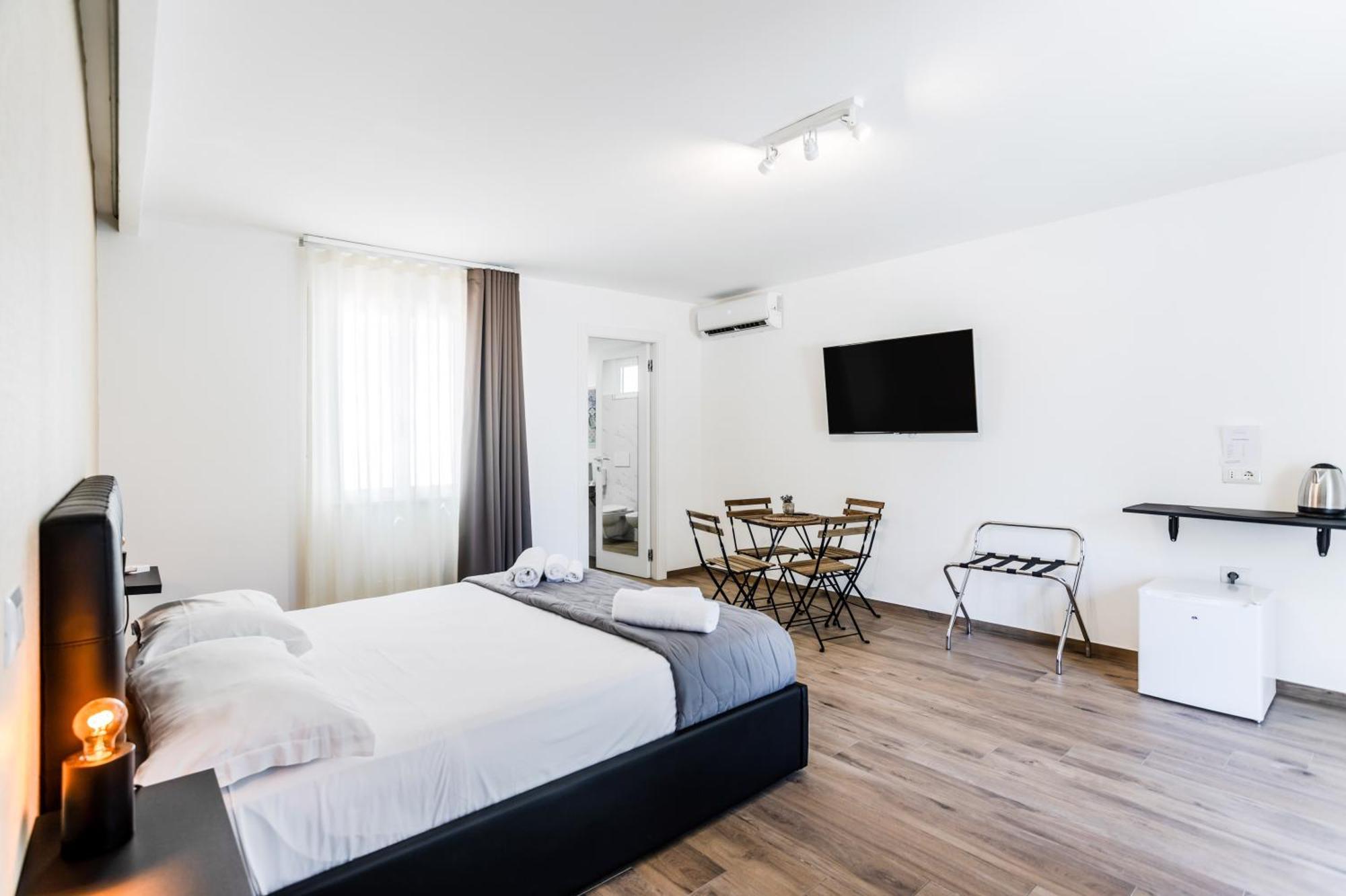 Pietramare Luxury Suites Бари Экстерьер фото